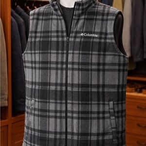 Columbia Fleece Vest – Excellent Condition, One Tiny “Artistic” Flaw